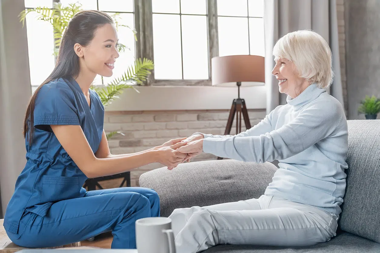 cuanto-gana-tecnico-atencion-personas-situacion-dependencia