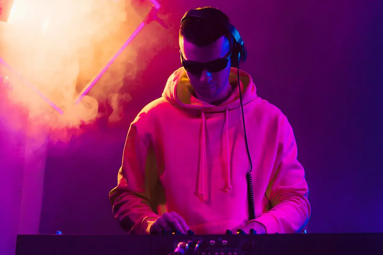 Trabajar de DJ: ¿cómo es? Los tips para encontrar empleo