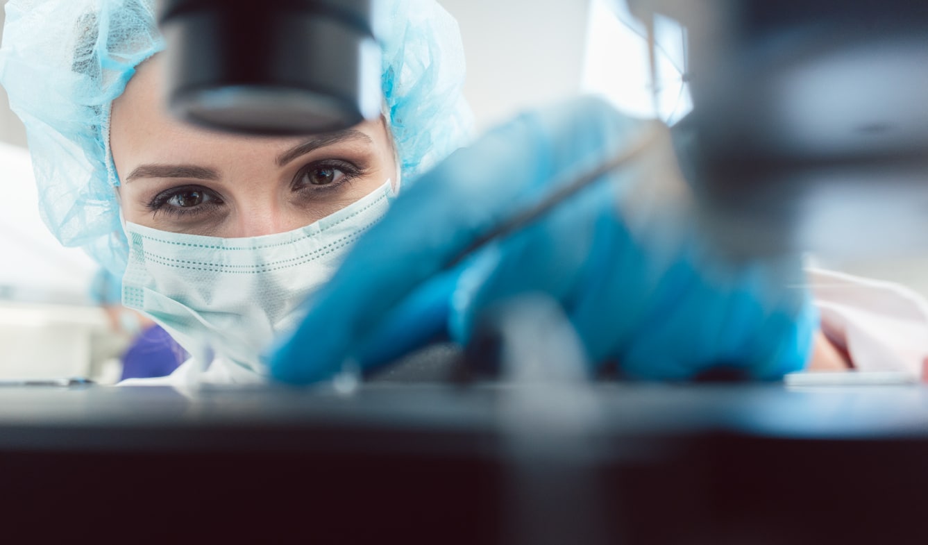 La realización de pruebas PCR dispara la demanda de técnicos de laboratorio