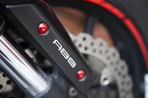 ¿Qué es y para qué sirve el sistema de frenos ABS para motos?