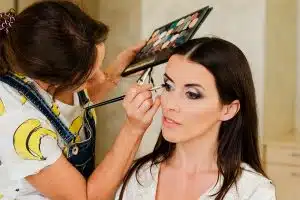 ¿Qué estudiar para ser maquilladora profesional?