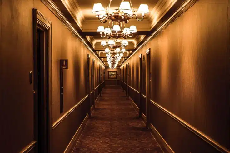 Iluminación de pasillos interiores: cómo hacerlo